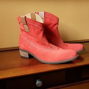 Like new! Sundance suede cowboy boots,  fun color!